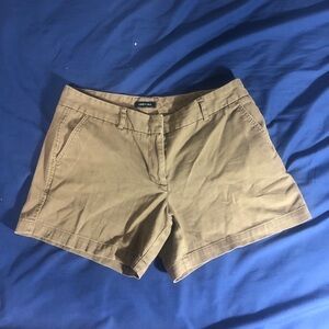 Land N’ Sea size 8 short khaki shorts with pockets and button